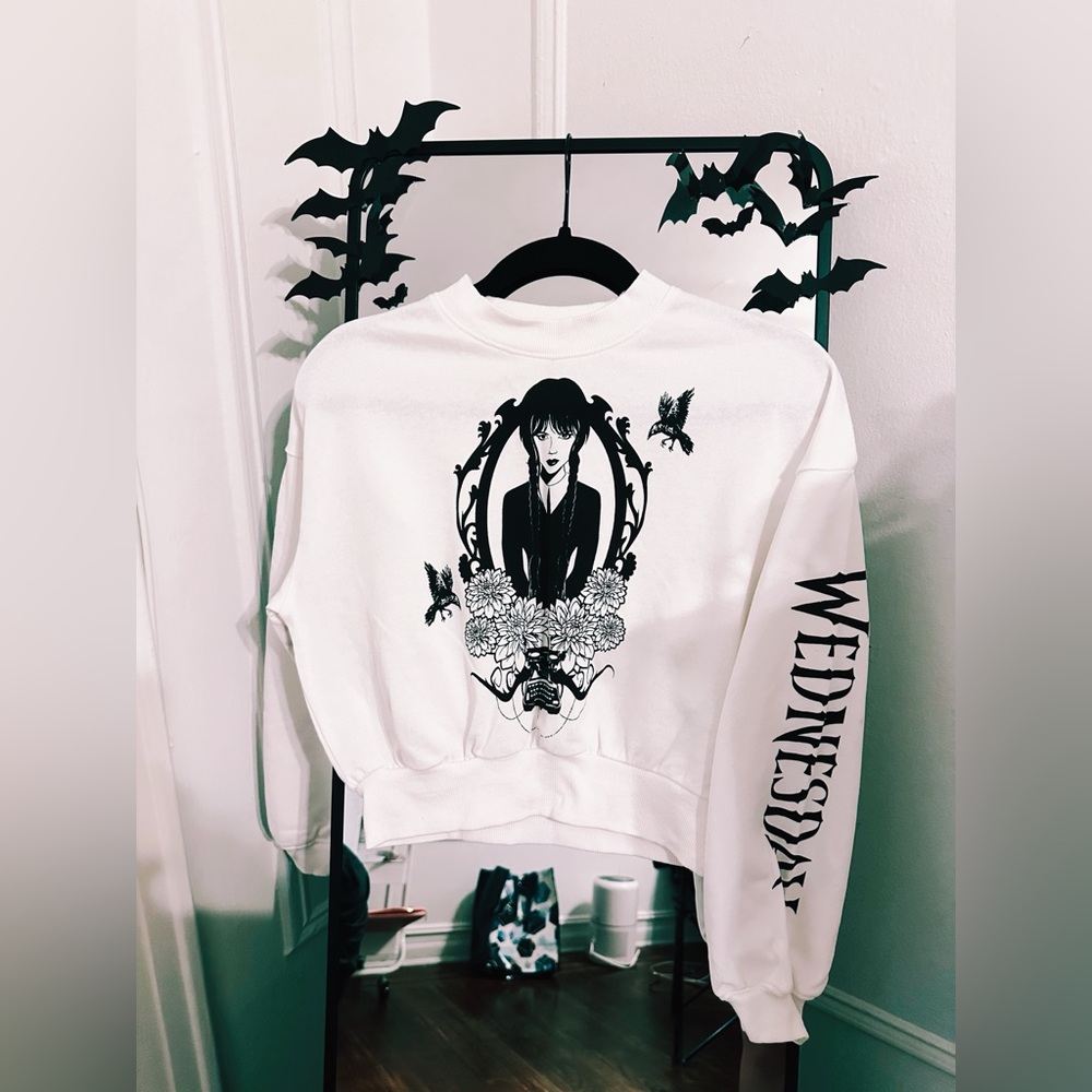 H&M Kids Wednesday Addams Graphic Cropped Sweatshirt Goth Black White